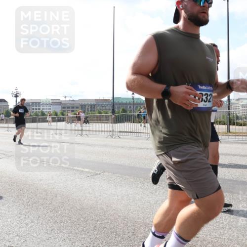 29.06.2025 - hella hamburg halbmarathon Lena Gebhardt http://msf.ph/oto/8341317 29.06.2025 10:00:42 Lombardsbrücke 18763, 10746, 332, 1019, 1180, 1526, 1544, 1568, 1583, 1611, 1681, 2027, 2086, 2236, 2346, 2426, 2474, 2606, 2652, 2730, 2982, 3042, 3059, 3141, 3177, 3319, 3400, 3740, 3794, 3861, 3983, 4419, 4579, 4594, 4616, 4708, 4767, 4813, 4940, 4945, 5033, 5418, 5643, 5728, 5870, 6082, 6084, 6104, 6138, 6147, 6220, 6260, 6443, 6470, 6714, 6757, 7757, 7759, 7761, 8255, 8326, 8478, 8632, 8923, 9124, 9553, 9555, 9577, 10074, 10271, 10599 meine-sportfotos.de