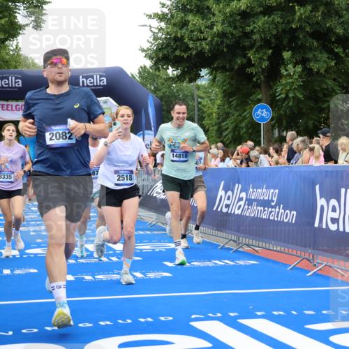29.06.2025 - hella hamburg halbmarathon Strokosch-Dieckow http://msf.ph/oto/8341319 29.06.2025 10:53:44 Ziel 1422, 1706, 1870, 2058, 2082, 2518, 2630, 3819, 5399, 5607, 6260, 6877, 7177, 8285, 8335, 9922, 10529, 10891, 10895, 11588, 11589, 11604, 12413, 12632, 13865, 14026, 14702, 14818, 15061, 15441, 15502, 16092, 16538, 17482, 17740, 18143, 18249, 18418, 18487, 18514, 18715, 18759, 18915, 19177 meine-sportfotos.de