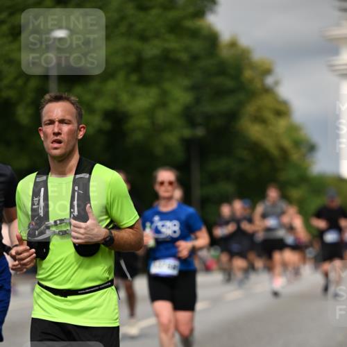29.06.2025 - hella hamburg halbmarathon Dr. Thomas Lammeyer http://msf.ph/oto/8341327 29.06.2025 10:18:09 Kennedybrücke 1406, 1747, 2990, 3154, 3728, 3756, 3939, 4962, 5546, 5670, 5719, 6028, 6083, 6089, 7209, 7802, 7840, 7991, 8001, 8147, 8409, 9141, 9845, 10610, 11355 meine-sportfotos.de
