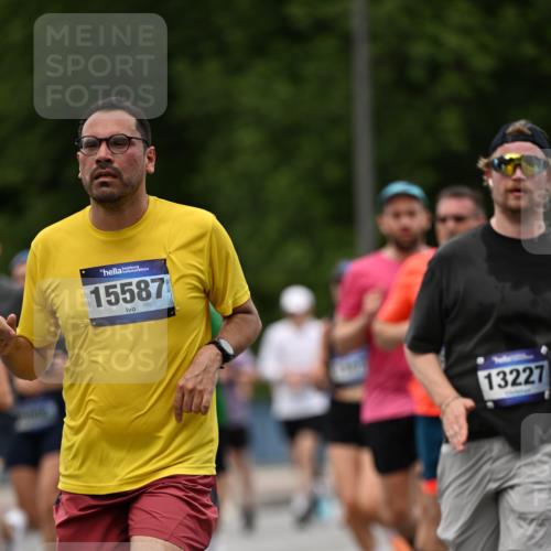 29.06.2025 - hella hamburg halbmarathon Dr. Thomas Lammeyer http://msf.ph/oto/8341341 29.06.2025 10:40:20 Kennedybrücke 1036, 1102, 1183, 1284, 1336, 1717, 2352, 2588, 3243, 3741, 3990, 4413, 4902, 4937, 5012, 5240, 5531, 6021, 6381, 6845, 6896, 7111, 7275, 7927, 8356, 8947, 9295, 10047, 10119, 10336, 10341, 10567, 11010, 11187, 11198 meine-sportfotos.de