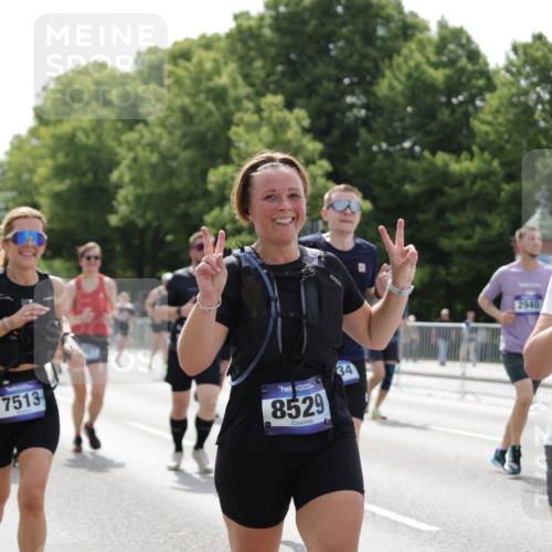 29.06.2025 - hella hamburg halbmarathon Jannik Wohlers http://msf.ph/oto/8341353 29.06.2025 10:42:16 Lombardsbrücke 1656, 1964, 1994, 2134, 2401, 2538, 2580, 2940, 2941, 3283, 3874, 4092, 4334, 4778, 5403, 5417, 6120, 6764, 7040, 7513, 8161, 8529, 8816, 10454, 10697, 11142, 12151, 12441, 13070, 13241, 13776, 14042, 14084, 14126, 14170, 14556, 14636, 14769, 15168, 15190, 15219, 15221, 15820, 15977, 16612, 16892 meine-sportfotos.de