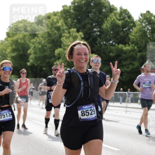 29.06.2025 - hella hamburg halbmarathon Jannik Wohlers http://msf.ph/oto/8341362 29.06.2025 10:42:16 Lombardsbrücke 1656, 1964, 1994, 2134, 2401, 2538, 2580, 2940, 2941, 3283, 3874, 4092, 4334, 4778, 5403, 5417, 6120, 6764, 7040, 7513, 8161, 8529, 8816, 10454, 10697, 11142, 12151, 12441, 13070, 13241, 13776, 14042, 14084, 14126, 14170, 14556, 14636, 14769, 15168, 15190, 15219, 15221, 15820, 15977, 16612, 16892 meine-sportfotos.de