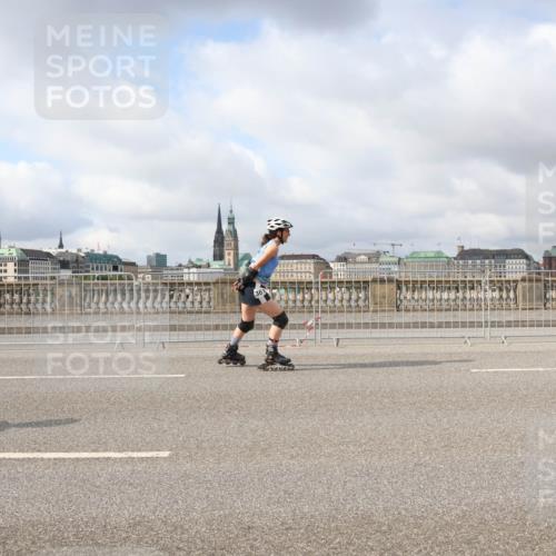 29.06.2025 - hella hamburg halbmarathon Lena Gebhardt http://msf.ph/oto/8341387 29.06.2025 09:09:06 Lombardsbrücke  meine-sportfotos.de