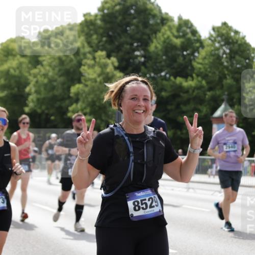 29.06.2025 - hella hamburg halbmarathon Jannik Wohlers http://msf.ph/oto/8341389 29.06.2025 10:42:16 Lombardsbrücke 1656, 1964, 1994, 2134, 2401, 2538, 2580, 2940, 2941, 3283, 3874, 4092, 4334, 4778, 5403, 5417, 6120, 6764, 7040, 7513, 8161, 8529, 8816, 10454, 10697, 11142, 12151, 12441, 13070, 13241, 13776, 14042, 14084, 14126, 14170, 14556, 14636, 14769, 15168, 15190, 15219, 15221, 15820, 15977, 16612, 16892 meine-sportfotos.de