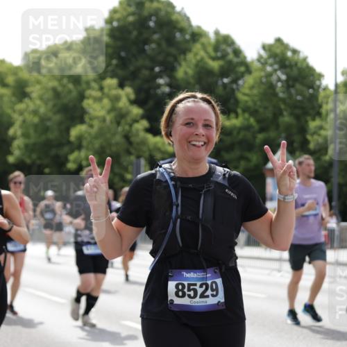 29.06.2025 - hella hamburg halbmarathon Jannik Wohlers http://msf.ph/oto/8341416 29.06.2025 10:42:16 Lombardsbrücke 1656, 1964, 1994, 2134, 2401, 2538, 2580, 2940, 2941, 3283, 3874, 4092, 4334, 4778, 5403, 5417, 6120, 6764, 7040, 7513, 8161, 8529, 8816, 10454, 10697, 11142, 12151, 12441, 13070, 13241, 13776, 14042, 14084, 14126, 14170, 14556, 14636, 14769, 15168, 15190, 15219, 15221, 15820, 15977, 16612, 16892 meine-sportfotos.de