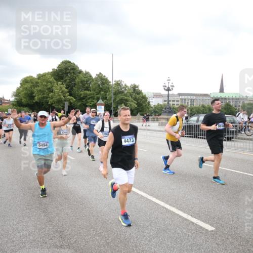 29.06.2025 - hella hamburg halbmarathon Jannik Wohlers http://msf.ph/oto/8341444 29.06.2025 10:55:42 Lombardsbrücke 1738, 1909, 2095, 2793, 3257, 3268, 4265, 4354, 4473, 4836, 5306, 5580, 5994, 6494, 6968, 7025, 7028, 7516, 7616, 8005, 8305, 8533, 9435, 9606, 9838, 10640, 10740, 10784, 10987, 11298, 11862, 11863, 12267, 12295, 12296, 12551, 13055, 13395, 13405, 13627, 14124, 14142, 14221, 14280, 14281, 14492, 15103, 15173, 15199, 15272, 15696, 15699, 15763, 16413, 16655, 16960, 17038, 17039, 17398, 18195, 18329, 18349, 19228 meine-sportfotos.de