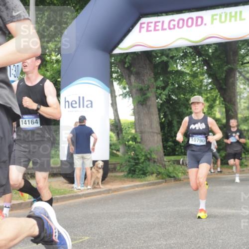 29.06.2025 - hella hamburg halbmarathon KatJ http://msf.ph/oto/8341578 29.06.2025 10:19:16 Zwischen KM18-KM19 2180, 3043, 6781, 7231 meine-sportfotos.de