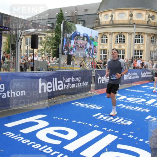 29.06.2025 - hella hamburg halbmarathon Michael Strokosch http://msf.ph/oto/8341580 29.06.2025 10:51:33 Ziel 1335, 2946, 5820, 7943, 9656, 10691, 11422, 13403, 13792, 15871, 15950, 17131 meine-sportfotos.de
