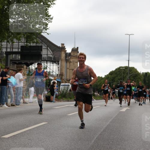 29.06.2025 - hella hamburg halbmarathon Yannick Fuchs http://msf.ph/oto/8341582 29.06.2025 10:52:13 20KM 1319, 1595, 1833, 2250, 2488, 2656, 2840, 3251, 3859, 4319, 4502, 4550, 4632, 4708, 4767, 5277, 5341, 5675, 5926, 6104, 6138, 6147, 6592, 7082, 7138, 7189, 7856, 8322, 8585, 9230, 9316, 10020, 10319, 10703, 10788, 11394, 11645, 11846, 12378, 12495, 12585, 12879, 13287, 13512, 13694, 13816, 13880, 14266, 14571, 15197, 15434, 15527, 16189, 16531, 17405, 17531, 17827, 18068, 18180, 18492, 18501, 18587, 18727, 18985 meine-sportfotos.de