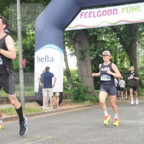 29.06.2025 - hella hamburg halbmarathon KatJ http://msf.ph/oto/8341597 29.06.2025 10:19:16 Zwischen KM18-KM19 2180, 3043, 6781, 7231 meine-sportfotos.de