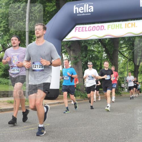 29.06.2025 - hella hamburg halbmarathon KatJ http://msf.ph/oto/8341607 29.06.2025 10:48:42 Zwischen KM18-KM19 1138, 1188, 1568, 2582, 5299, 5547, 8730 meine-sportfotos.de