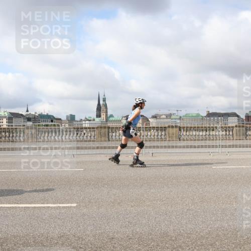 29.06.2025 - hella hamburg halbmarathon Lena Gebhardt http://msf.ph/oto/8341628 29.06.2025 09:09:06 Lombardsbrücke  meine-sportfotos.de
