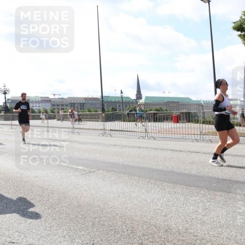 29.06.2025 - hella hamburg halbmarathon Lena Gebhardt http://msf.ph/oto/8341631 29.06.2025 10:00:42 Lombardsbrücke 10746, 1019, 1180, 1526, 1544, 1568, 1583, 1611, 1681, 2027, 2086, 2236, 2346, 2426, 2474, 2606, 2652, 2730, 2982, 3042, 3059, 3141, 3177, 3319, 3400, 3740, 3794, 3861, 3983, 4419, 4579, 4594, 4616, 4708, 4767, 4813, 4940, 4945, 5033, 5418, 5643, 5728, 5870, 6082, 6084, 6104, 6138, 6147, 6220, 6260, 6443, 6470, 6714, 6757, 7757, 7759, 7761, 8255, 8326, 8478, 8632, 8923, 9124, 9553, 9555, 9577, 10074, 10271, 10599 meine-sportfotos.de