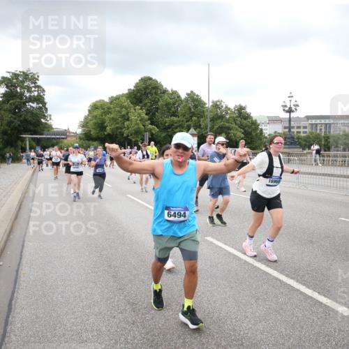 29.06.2025 - hella hamburg halbmarathon Jannik Wohlers http://msf.ph/oto/8341692 29.06.2025 10:55:42 Lombardsbrücke 1738, 1909, 2095, 2793, 3257, 3268, 4265, 4354, 4473, 4836, 5306, 5580, 5994, 6494, 6968, 7025, 7028, 7516, 7616, 8005, 8305, 8533, 9435, 9606, 9838, 10640, 10740, 10784, 10987, 11298, 11862, 11863, 12267, 12295, 12296, 12551, 13055, 13395, 13405, 13627, 14124, 14142, 14221, 14280, 14281, 14492, 15103, 15173, 15199, 15272, 15696, 15699, 15763, 16413, 16655, 16960, 17038, 17039, 17398, 18195, 18329, 18349, 19228 meine-sportfotos.de