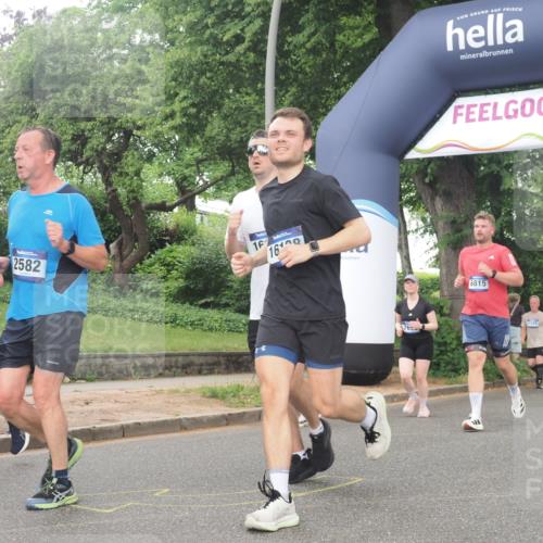 29.06.2025 - hella hamburg halbmarathon KatJ http://msf.ph/oto/8341697 29.06.2025 10:48:43 Zwischen KM18-KM19 1188, 1568, 1726, 1823, 2582, 5299, 5305, 5547, 7658, 8730 meine-sportfotos.de