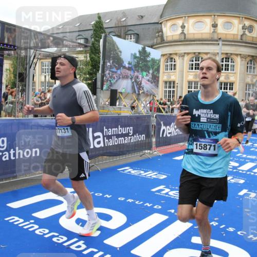29.06.2025 - hella hamburg halbmarathon Michael Strokosch http://msf.ph/oto/8341728 29.06.2025 10:51:33 Ziel 1335, 2946, 5820, 7943, 9656, 10691, 11422, 13403, 13792, 15871, 15950, 17131 meine-sportfotos.de