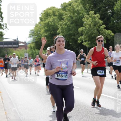 29.06.2025 - hella hamburg halbmarathon Jannik Wohlers http://msf.ph/oto/8341735 29.06.2025 10:42:18 Lombardsbrücke 1656, 1964, 1994, 2134, 2401, 2538, 2580, 2940, 2941, 3283, 3874, 4092, 4105, 4334, 4385, 4778, 5417, 6120, 6764, 7513, 8161, 8529, 10454, 10697, 11142, 11710, 12151, 12441, 13070, 13241, 13776, 14042, 14084, 14126, 14170, 14556, 14636, 14694, 14769, 15168, 15190, 15219, 15221, 15820, 15977, 16612, 16892 meine-sportfotos.de