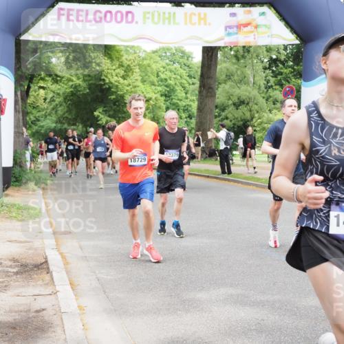 29.06.2025 - hella hamburg halbmarathon MichiJ http://msf.ph/oto/8341767 29.06.2025 10:40:12 Zwischen KM18-KM19 2208, 3715, 4029, 4065, 5378, 5638, 6481, 7896, 8273, 8587, 8651, 12135, 12321, 12379, 13032, 13211, 13289, 14805, 15643, 16320, 17198, 18729, 18901 meine-sportfotos.de