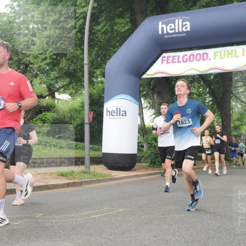 29.06.2025 - hella hamburg halbmarathon KatJ http://msf.ph/oto/8341772 29.06.2025 10:48:45 Zwischen KM18-KM19 1188, 1568, 1726, 1823, 2582, 5299, 5305, 6602, 7658, 8730 meine-sportfotos.de