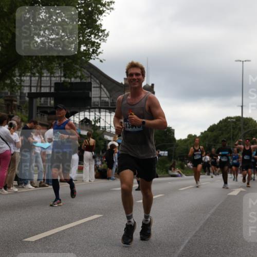 29.06.2025 - hella hamburg halbmarathon Yannick Fuchs http://msf.ph/oto/8341773 29.06.2025 10:52:13 20KM 1319, 1595, 1833, 2250, 2488, 2656, 2840, 3251, 3859, 4319, 4502, 4550, 4632, 4708, 4767, 5277, 5341, 5675, 5926, 6104, 6138, 6147, 6592, 7082, 7138, 7189, 7856, 8322, 8585, 9230, 9316, 10020, 10319, 10703, 10788, 11394, 11645, 11846, 12378, 12495, 12585, 12879, 13287, 13512, 13694, 13816, 13880, 14266, 14571, 15197, 15434, 15527, 16189, 16531, 17405, 17531, 17827, 18068, 18180, 18492, 18501, 18587, 18727, 18985 meine-sportfotos.de