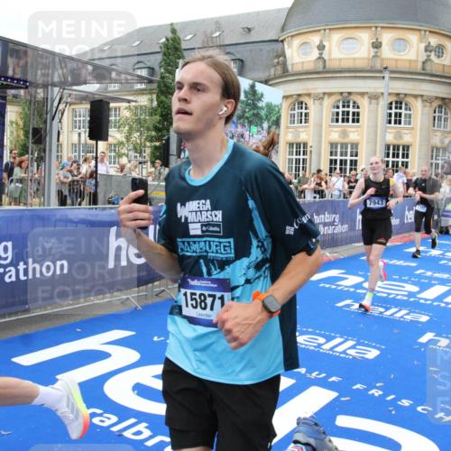 29.06.2025 - hella hamburg halbmarathon Michael Strokosch http://msf.ph/oto/8341806 29.06.2025 10:51:34 Ziel 1335, 5820, 7943, 10691, 11422, 13403, 13792, 15871, 17131 meine-sportfotos.de