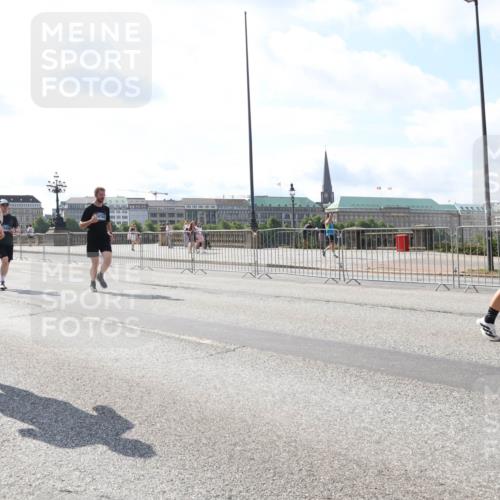 29.06.2025 - hella hamburg halbmarathon Lena Gebhardt http://msf.ph/oto/8341819 29.06.2025 10:00:42 Lombardsbrücke 0746, 18762, 1019, 1180, 1526, 1544, 1568, 1583, 1611, 1681, 2027, 2086, 2236, 2346, 2426, 2474, 2606, 2652, 2730, 2982, 3042, 3059, 3141, 3177, 3319, 3400, 3740, 3794, 3861, 3983, 4419, 4579, 4594, 4616, 4708, 4767, 4813, 4940, 4945, 5033, 5418, 5643, 5728, 5870, 6082, 6084, 6104, 6138, 6147, 6220, 6260, 6443, 6470, 6714, 6757, 7757, 7759, 7761, 8255, 8326, 8478, 8632, 8923, 9124, 9553, 9555, 9577, 10074, 10271, 10599 meine-sportfotos.de