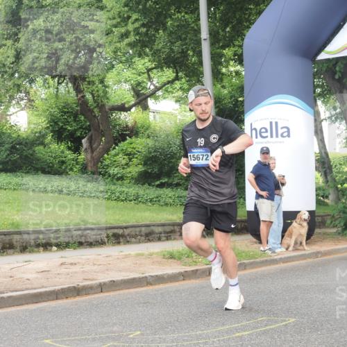 29.06.2025 - hella hamburg halbmarathon KatJ http://msf.ph/oto/8341884 29.06.2025 10:19:19 Zwischen KM18-KM19 3043, 6781, 7231 meine-sportfotos.de