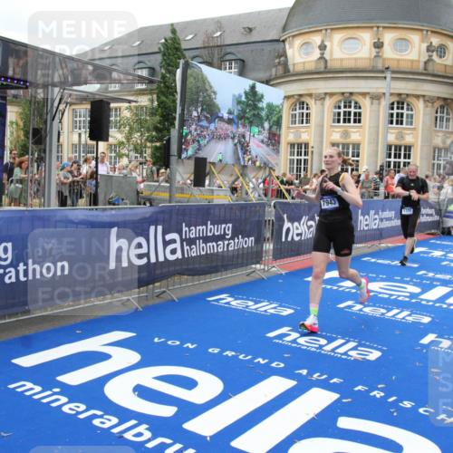29.06.2025 - hella hamburg halbmarathon Michael Strokosch http://msf.ph/oto/8341887 29.06.2025 10:51:34 Ziel 1335, 5820, 7943, 10691, 11422, 13403, 13792, 15871, 17131 meine-sportfotos.de