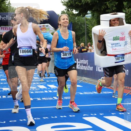 29.06.2025 - hella hamburg halbmarathon Strokosch-Dieckow http://msf.ph/oto/8341900 29.06.2025 10:53:38 Ziel 1030, 1098, 1502, 1783, 2058, 2082, 2518, 2630, 3399, 3819, 5399, 6628, 6762, 6877, 8285, 8335, 10549, 10895, 11588, 11589, 11604, 12632, 13865, 14702, 14818, 15061, 15113, 15441, 15497, 15856, 16092, 17482, 18143, 18450, 18514, 18612, 18666, 18715 meine-sportfotos.de