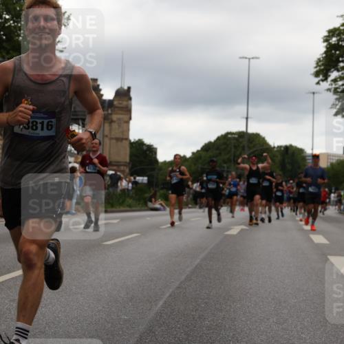 29.06.2025 - hella hamburg halbmarathon Yannick Fuchs http://msf.ph/oto/8341917 29.06.2025 10:52:14 20KM 1319, 1595, 1833, 2250, 2488, 2656, 2840, 2996, 3251, 3859, 4319, 4502, 4550, 4632, 4708, 4767, 5277, 5341, 5675, 5926, 6104, 6138, 6147, 6592, 7082, 7138, 7189, 7856, 8322, 8585, 9230, 9316, 10020, 10319, 10703, 10788, 11394, 11605, 11645, 11846, 12378, 12495, 12585, 12734, 12879, 13287, 13512, 13694, 13816, 13880, 14266, 14571, 14673, 15197, 15434, 15527, 16189, 16531, 17405, 17531, 17827, 18068, 18180, 18492, 18501, 18587, 18727, 18985 meine-sportfotos.de