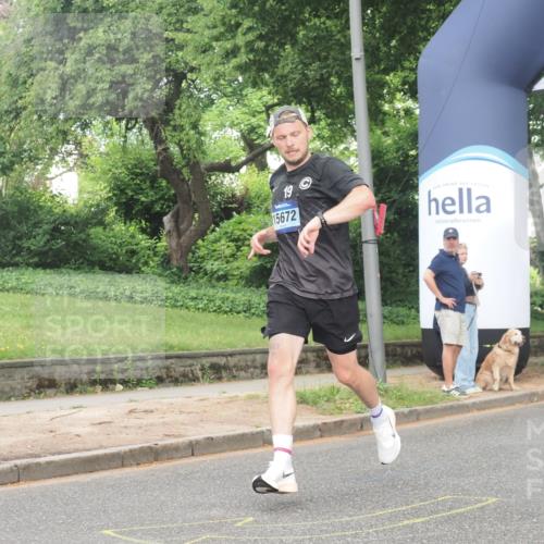 29.06.2025 - hella hamburg halbmarathon KatJ http://msf.ph/oto/8341921 29.06.2025 10:19:19 Zwischen KM18-KM19 3043, 6781, 7231 meine-sportfotos.de