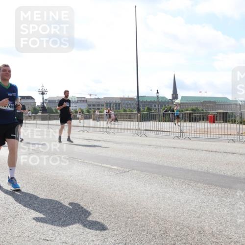 29.06.2025 - hella hamburg halbmarathon Lena Gebhardt http://msf.ph/oto/8341923 29.06.2025 10:00:42 Lombardsbrücke 1611, 746, 1019, 1180, 1526, 1544, 1568, 1583, 1611, 1681, 2027, 2086, 2236, 2346, 2426, 2474, 2606, 2652, 2730, 2982, 3042, 3059, 3141, 3177, 3319, 3400, 3740, 3794, 3861, 3983, 4419, 4579, 4594, 4616, 4708, 4767, 4813, 4940, 4945, 5033, 5418, 5643, 5728, 5870, 6082, 6084, 6104, 6138, 6147, 6220, 6260, 6443, 6470, 6714, 6757, 7757, 7759, 7761, 8255, 8326, 8478, 8632, 8923, 9124, 9553, 9555, 9577, 10074, 10271, 10599 meine-sportfotos.de