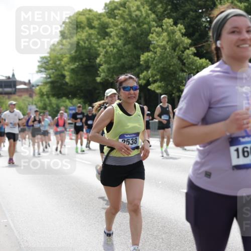 29.06.2025 - hella hamburg halbmarathon Jannik Wohlers http://msf.ph/oto/8341927 29.06.2025 10:42:19 Lombardsbrücke 1656, 1964, 1994, 2401, 2509, 2538, 2580, 2940, 2941, 3283, 3378, 3874, 4092, 4105, 4334, 4385, 4778, 5417, 6120, 6764, 7513, 8161, 8529, 10008, 10454, 10697, 11142, 11710, 12151, 12441, 13070, 13241, 13776, 14042, 14084, 14126, 14170, 14556, 14636, 14694, 14769, 15168, 15190, 15219, 15221, 15820, 15977, 16612, 16892 meine-sportfotos.de