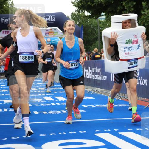 29.06.2025 - hella hamburg halbmarathon Strokosch-Dieckow http://msf.ph/oto/8341934 29.06.2025 10:53:38 Ziel 1030, 1098, 1502, 1783, 2058, 2082, 2518, 2630, 3399, 3819, 5399, 6628, 6762, 6877, 8285, 8335, 10549, 10895, 11588, 11589, 11604, 12632, 13865, 14702, 14818, 15061, 15113, 15441, 15497, 15856, 16092, 17482, 18143, 18450, 18514, 18612, 18666, 18715 meine-sportfotos.de