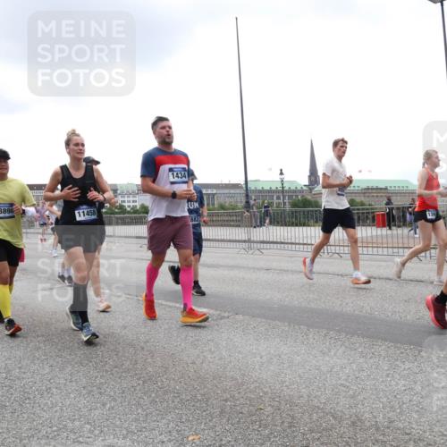 29.06.2025 - hella hamburg halbmarathon Lena Gebhardt http://msf.ph/oto/8341941 29.06.2025 10:47:44 Lombardsbrücke 13898, 17216, 11458, 1434, 882, 1045, 1246, 1392, 1434, 1463, 1523, 1618, 1639, 1704, 1926, 2148, 2163, 2197, 2407, 2491, 2545, 2704, 2790, 2882, 2994, 3049, 3339, 4037, 4325, 4423, 4806, 4856, 4895, 4974, 4975, 5621, 5622, 5886, 5895, 6255, 6256, 6995, 7240, 7403, 7427, 7630, 7631, 7916, 7970, 8077, 8105, 8270, 8310, 8550, 8774, 8915, 8953, 9018, 9356, 9687, 9696, 9697, 10658, 10777, 10991, 11351, 11458, 11730, 11738, 11802, 11909, 12431 meine-sportfotos.de
