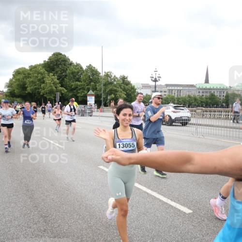 29.06.2025 - hella hamburg halbmarathon Jannik Wohlers http://msf.ph/oto/8341945 29.06.2025 10:55:43 Lombardsbrücke 1738, 1909, 2095, 2793, 3257, 3268, 4083, 4354, 4473, 4836, 5306, 5580, 5994, 6494, 6968, 7025, 7028, 7516, 7616, 8005, 8305, 9435, 9606, 9838, 10640, 10740, 10784, 10987, 11298, 11862, 11863, 12267, 12295, 12296, 12551, 13055, 13395, 13405, 13627, 14142, 14221, 14280, 14281, 15103, 15173, 15199, 15272, 15696, 15699, 16413, 16655, 16960, 17038, 17039, 17398, 18329, 18349, 19228 meine-sportfotos.de