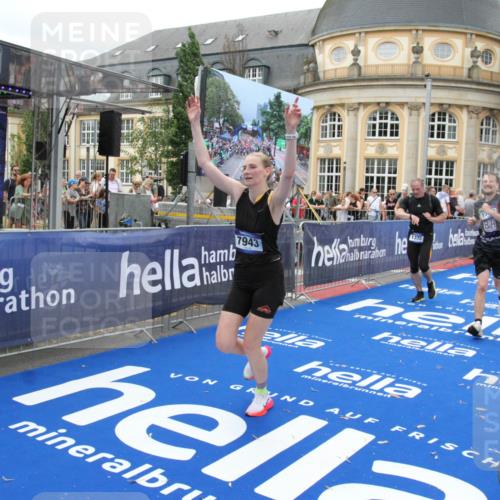 29.06.2025 - hella hamburg halbmarathon Michael Strokosch http://msf.ph/oto/8341946 29.06.2025 10:51:35 Ziel 1335, 5008, 7943, 10691, 13403, 13792, 15871, 17131, 19007 meine-sportfotos.de