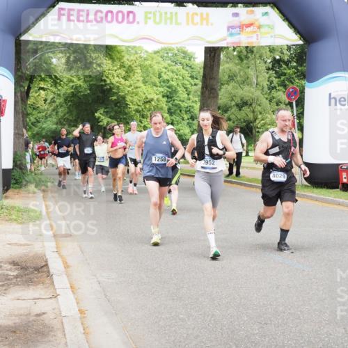 29.06.2025 - hella hamburg halbmarathon MichiJ http://msf.ph/oto/8341958 29.06.2025 10:40:15 Zwischen KM18-KM19 1151, 1258, 2208, 3715, 3952, 4029, 5378, 5638, 6481, 7896, 8273, 8651, 12321, 12379, 12875, 13032, 13211, 14805, 15643, 17198, 17773, 18729, 18901 meine-sportfotos.de