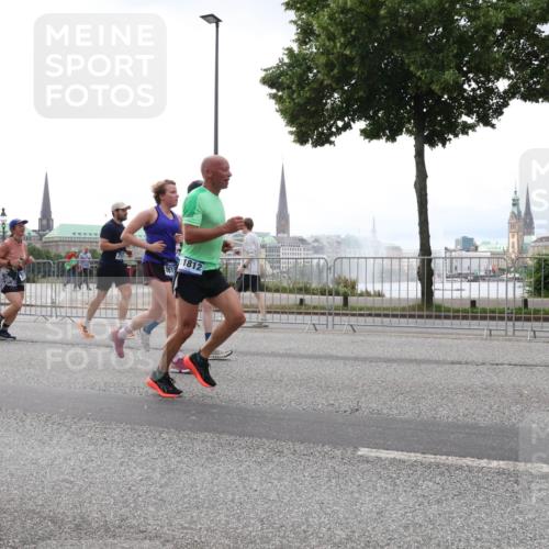 29.06.2025 - hella hamburg halbmarathon Lena Gebhardt http://msf.ph/oto/8341962 29.06.2025 10:38:17 Lombardsbrücke 58, 11812, 1196, 1394, 1457, 1578, 1596, 1721, 1742, 1791, 1799, 1901, 1966, 1985, 2113, 2151, 2498, 2786, 3010, 3094, 3095, 3216, 3242, 3246, 3286, 3338, 3635, 3636, 3716, 3777, 3841, 3880, 4139, 4155, 4159, 4414, 4883, 4921, 5085, 5089, 5139, 5155, 5300, 5617, 5684, 5713, 5735, 6199, 6200, 6362, 6697, 6751, 6930, 7117, 7118, 7165, 7244, 7371, 7552, 7561, 7629, 7692, 7696, 7868, 7914, 8985, 10836, 11087, 11543 meine-sportfotos.de