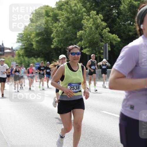 29.06.2025 - hella hamburg halbmarathon Jannik Wohlers http://msf.ph/oto/8341980 29.06.2025 10:42:19 Lombardsbrücke 1656, 1964, 1994, 2401, 2509, 2538, 2580, 2940, 2941, 3283, 3378, 3874, 4092, 4105, 4334, 4385, 4778, 5417, 6120, 6764, 7513, 8161, 8529, 10008, 10454, 10697, 11142, 11710, 12151, 12441, 13070, 13241, 13776, 14042, 14084, 14126, 14170, 14556, 14636, 14694, 14769, 15168, 15190, 15219, 15221, 15820, 15977, 16612, 16892 meine-sportfotos.de