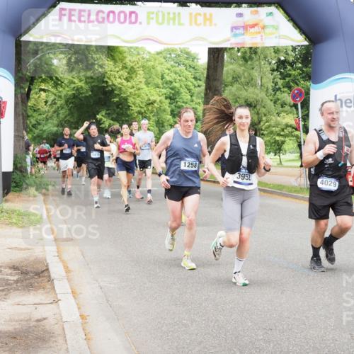 29.06.2025 - hella hamburg halbmarathon MichiJ http://msf.ph/oto/8341996 29.06.2025 10:40:16 Zwischen KM18-KM19 1151, 1258, 2208, 3952, 4029, 5378, 5907, 6481, 7896, 8273, 11217, 12321, 12379, 12875, 13032, 14791, 14805, 15446, 15643, 17773, 18729, 18901 meine-sportfotos.de