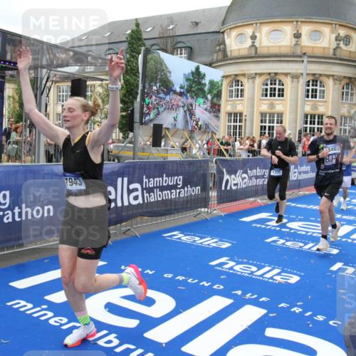 29.06.2025 - hella hamburg halbmarathon Michael Strokosch http://msf.ph/oto/8342022 29.06.2025 10:51:35 Ziel 1335, 5008, 7943, 10691, 13403, 13792, 15871, 17131, 19007 meine-sportfotos.de