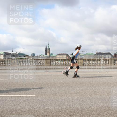 29.06.2025 - hella hamburg halbmarathon Lena Gebhardt http://msf.ph/oto/8342037 29.06.2025 09:09:06 Lombardsbrücke  meine-sportfotos.de