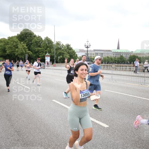 29.06.2025 - hella hamburg halbmarathon Jannik Wohlers http://msf.ph/oto/8342039 29.06.2025 10:55:43 Lombardsbrücke 1738, 1909, 2095, 2793, 3257, 3268, 4083, 4354, 4473, 4836, 5306, 5580, 5994, 6494, 6968, 7025, 7028, 7516, 7616, 8005, 8305, 9435, 9606, 9838, 10640, 10740, 10784, 10987, 11298, 11862, 11863, 12267, 12295, 12296, 12551, 13055, 13395, 13405, 13627, 14142, 14221, 14280, 14281, 15103, 15173, 15199, 15272, 15696, 15699, 16413, 16655, 16960, 17038, 17039, 17398, 18329, 18349, 19228 meine-sportfotos.de