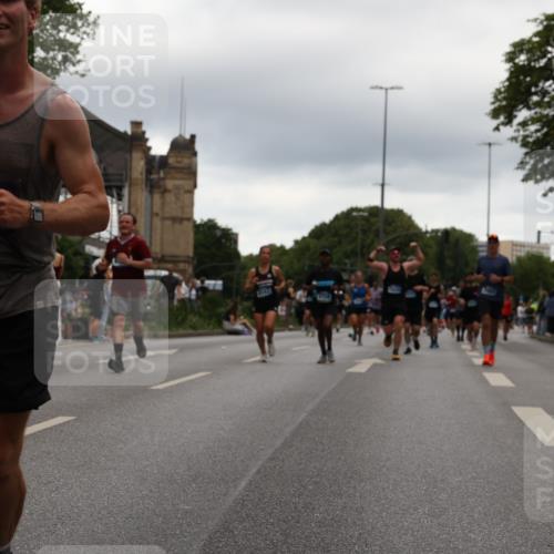 29.06.2025 - hella hamburg halbmarathon Yannick Fuchs http://msf.ph/oto/8342071 29.06.2025 10:52:14 20KM 1319, 1595, 1833, 2250, 2488, 2656, 2840, 2996, 3251, 3859, 4319, 4502, 4550, 4632, 4708, 4767, 5277, 5341, 5675, 5926, 6104, 6138, 6147, 6592, 7082, 7138, 7189, 7856, 8322, 8585, 9230, 9316, 10020, 10319, 10703, 10788, 11394, 11605, 11645, 11846, 12378, 12495, 12585, 12734, 12879, 13287, 13512, 13694, 13816, 13880, 14266, 14571, 14673, 15197, 15434, 15527, 16189, 16531, 17405, 17531, 17827, 18068, 18180, 18492, 18501, 18587, 18727, 18985 meine-sportfotos.de