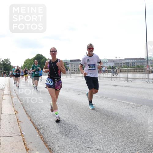 29.06.2025 - hella hamburg halbmarathon Lena Gebhardt http://msf.ph/oto/8342092 29.06.2025 10:13:28 Lombardsbrücke 7460, 1747, 19035, 17474, 1007, 1747, 1859, 2055, 2359, 2721, 2904, 2961, 2987, 3218, 3360, 3728, 3729, 4187, 4795, 4950, 5232, 5546, 5631, 6026, 6489, 6717, 6724, 7346, 7446, 7447, 7460, 7873, 7913, 8279, 8398, 8405, 8913, 9128, 9141, 9527, 9612, 9631, 10977, 12313, 12492, 12797, 12928, 12929, 13331, 13928, 15663, 15922, 16030, 16255, 16437, 16491, 17472, 17474, 17699, 17988, 18048, 18222, 18231, 18320, 18732 meine-sportfotos.de