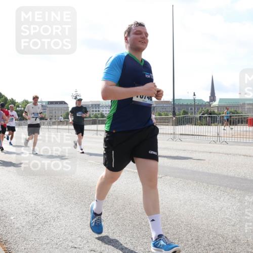 29.06.2025 - hella hamburg halbmarathon Lena Gebhardt http://msf.ph/oto/8342093 29.06.2025 10:00:43 Lombardsbrücke 11523, 3558, 1611, 0740, 1019, 1180, 1526, 1544, 1568, 1583, 1611, 1681, 2027, 2086, 2236, 2346, 2426, 2474, 2606, 2652, 2730, 2982, 3042, 3059, 3141, 3177, 3319, 3400, 3740, 3794, 3861, 3983, 4419, 4579, 4594, 4616, 4708, 4767, 4813, 4940, 4945, 5033, 5418, 5643, 5728, 5870, 6082, 6084, 6138, 6147, 6220, 6260, 6443, 6470, 6714, 6757, 7658, 7757, 7759, 7761, 8255, 8326, 8478, 8632, 8923, 9124, 9553, 9555, 9577, 10074, 10271, 10599 meine-sportfotos.de