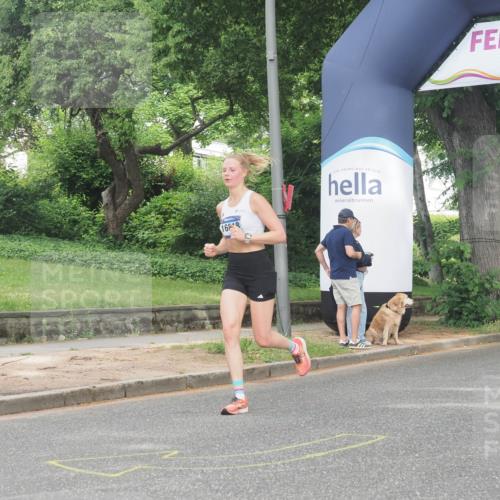 29.06.2025 - hella hamburg halbmarathon KatJ http://msf.ph/oto/8342117 29.06.2025 10:19:28 Zwischen KM18-KM19  meine-sportfotos.de
