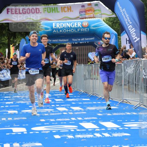 29.06.2025 - hella hamburg halbmarathon Strokosch-Dieckow http://msf.ph/oto/8342128 29.06.2025 10:32:48 Ziel 4463, 4749, 6358, 7965, 8062, 10453, 12290, 12987, 13686, 14028, 15054, 16425, 17117, 17151, 18687, 19059 meine-sportfotos.de