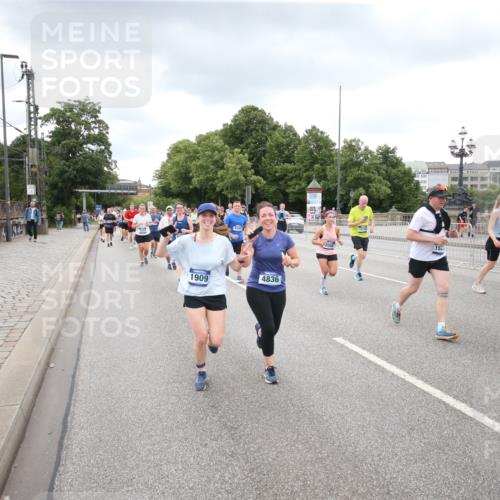 29.06.2025 - hella hamburg halbmarathon Jannik Wohlers http://msf.ph/oto/8342140 29.06.2025 10:55:45 Lombardsbrücke 1738, 1909, 2095, 2793, 3257, 3268, 4083, 4354, 4473, 4836, 5306, 5580, 5994, 6494, 6968, 7025, 7028, 7516, 7616, 8005, 8305, 8517, 9435, 9606, 9838, 10640, 10740, 10784, 10987, 11298, 11862, 11863, 12267, 12295, 12296, 12551, 13055, 13395, 13405, 13627, 13965, 14142, 14221, 14280, 14281, 15103, 15173, 15199, 15272, 15696, 15699, 16413, 16655, 16960, 17398, 17649, 17673, 18329, 18349, 19228 meine-sportfotos.de